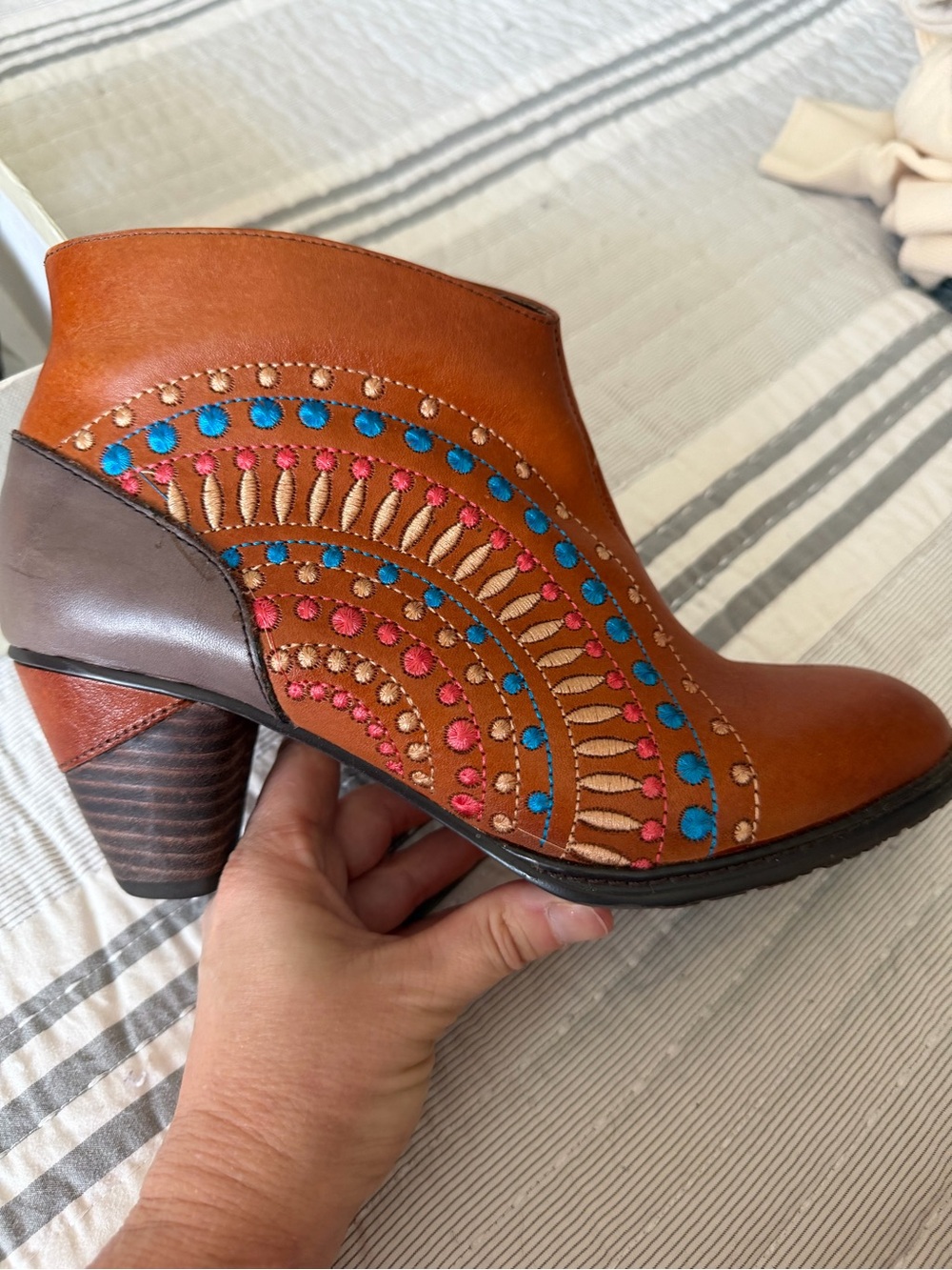 Spring Step L'Artiste Tan Leather Embellished Ankle Booties size 39. 8 - Picture 2 of 4